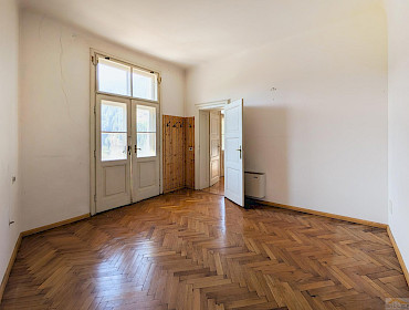 Schlafzimmer mit eigenem Balkon