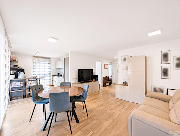 helles Wohnzimmer mit Wohnküche helles Wohnzimmer mit Wohnküche