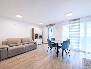 helles Wohnzimmer mit Wohnküche helles Wohnzimmer mit Wohnküche