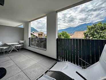 großzügiger sonniger Balkon